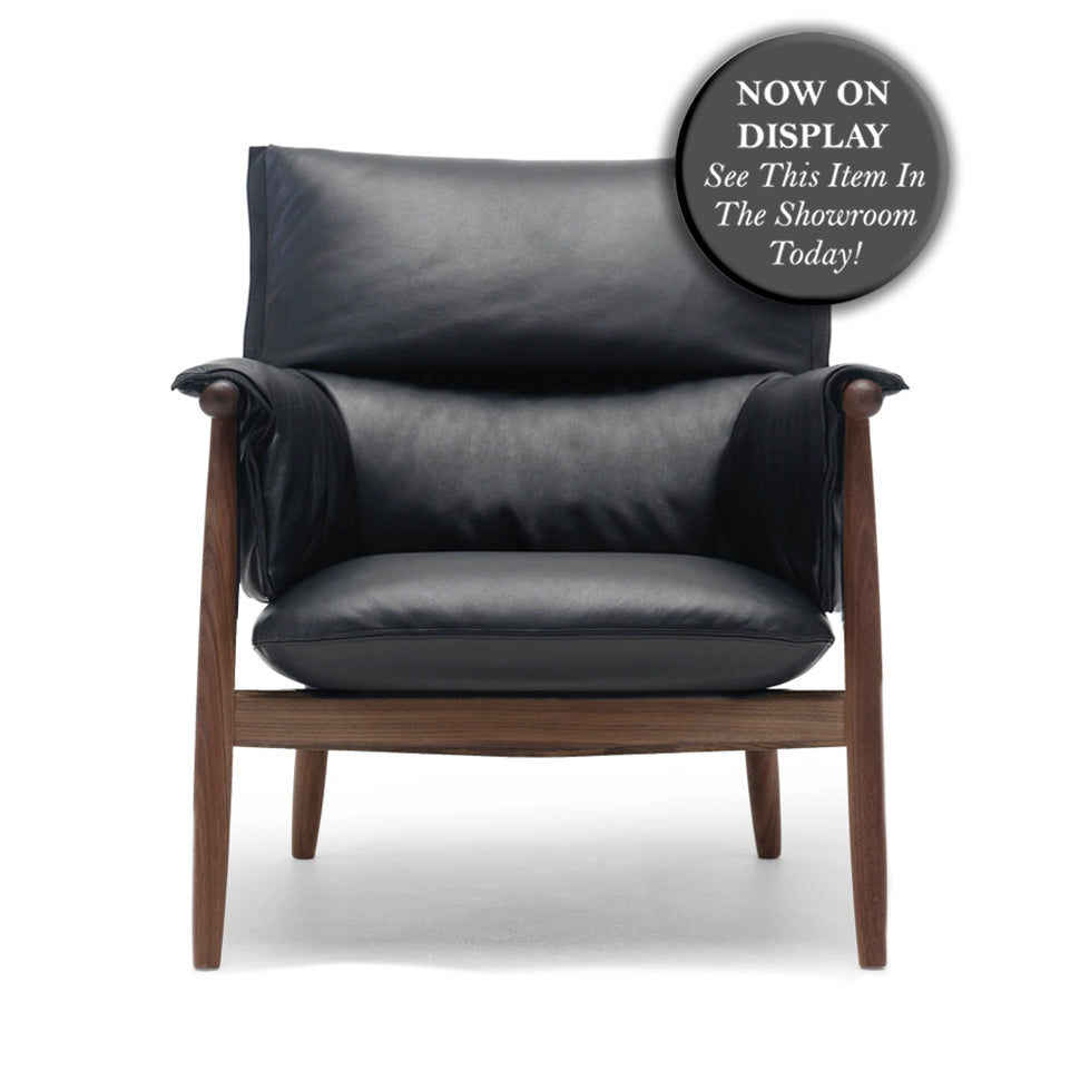 CARL HANSEN & SØNS - E015 Embrace Lounge Chair - Walnut Oiled - Thor Leather Seat