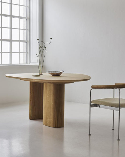 DK3 - Tangent Table Round - 136 x 160 cm - Oak - Fifteen Percent Discount